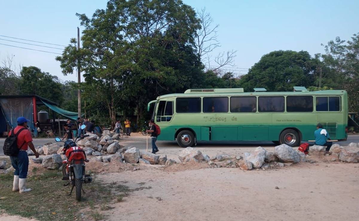 Tras acuerdo con gobierno de Oaxaca, liberan pobladores de Mazatlán Mixe a 20 profesores del Conalep. Fotos: Especiales