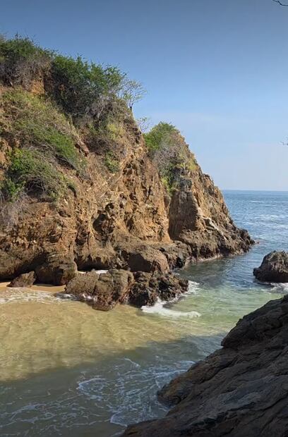 Cueva del Oso en Playa Panteón, Oaxaca. Foto: captura de IG@soy_andrea_tabatha