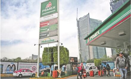 Gasolina cuesta hasta 5 pesos más barata en frontera norte