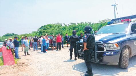 Pese al hostigamiento  policial, encaran a eólica