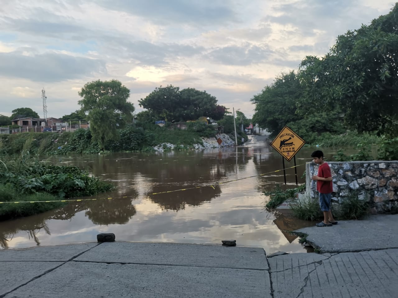 Preparan albergues ante riesgo de desbordamiento del Río Las Nutrias, en el Istmo