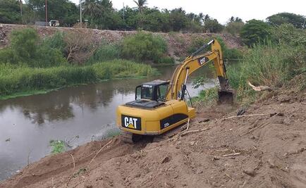 Tras años de contaminación, inician limpieza y desazolve de río Los Perros en Juchitán