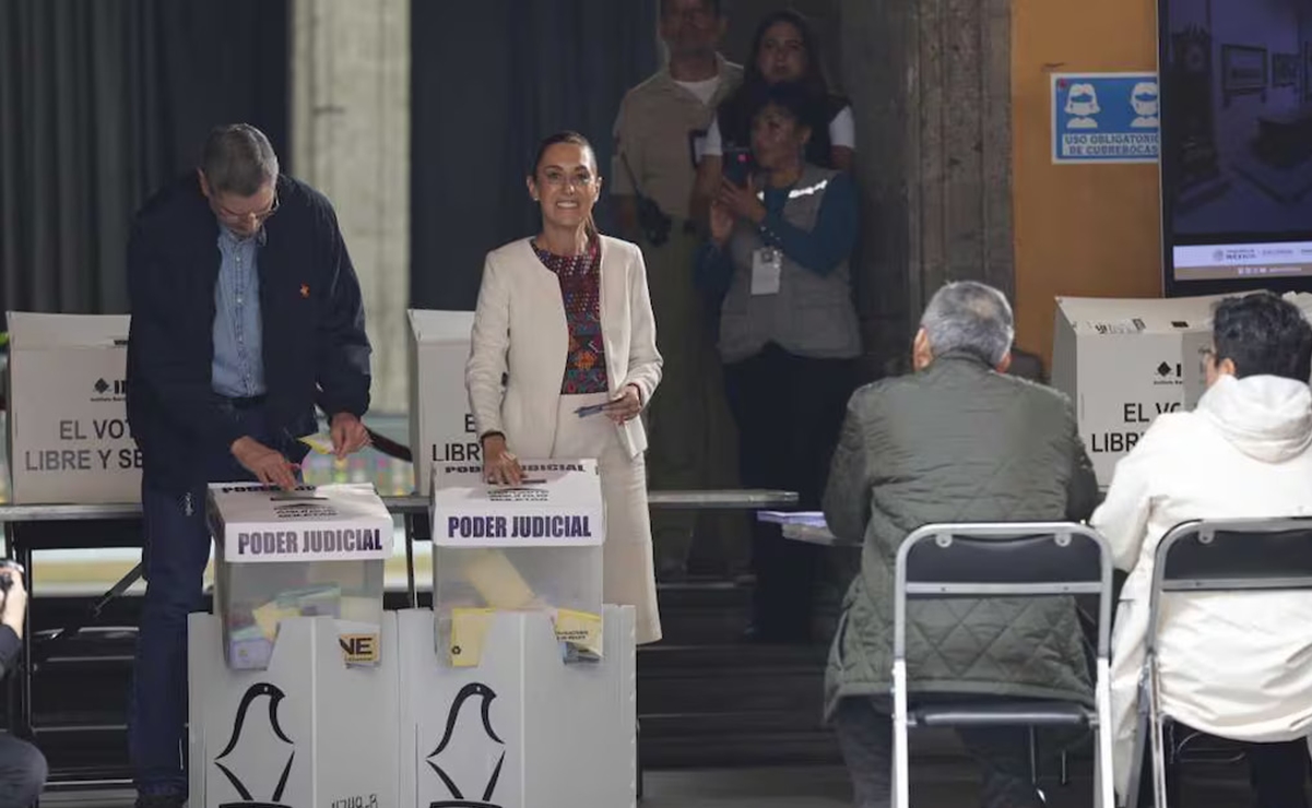 "¡Viva la democracia!", grita la presidenta Sheinbaum tras votar en elección judicial