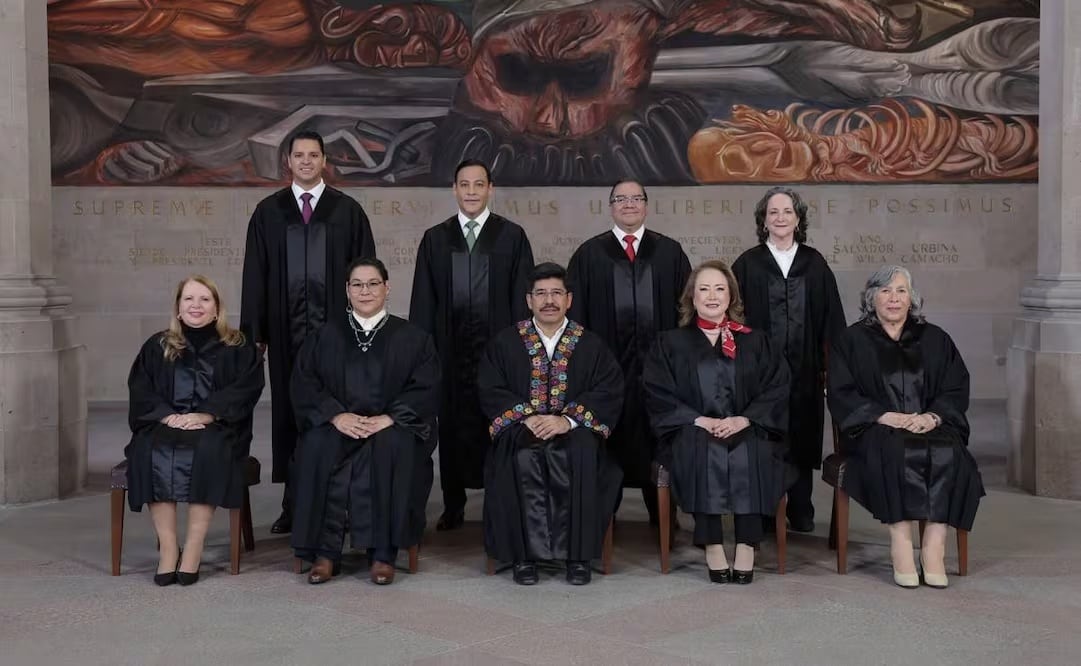 Integración de la nueva Suprema Corte de Justicia de la Nación: Hugo Aguilar Ortiz, ministro presidente, junto a los ministros Loretta Ortiz Ahlf; Lenia Batres Guadarrama; Yasmín Esquivel Mossa; María Estela Ríos González; Arístides Rodrigo Guerrero García; Giovanni Azael Figueroa Mejía; Irving Espinosa Betanzo y Sara Irene Herrerías Guerra. Foto: SCJN