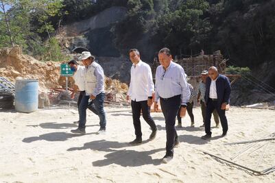 Supercarretera a la Costa de Oaxaca, con avance del 79.3%; Murat supervisa trabajos