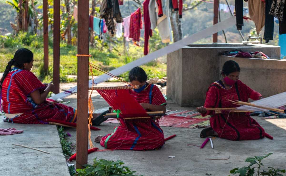Regresa violencia a zona triqui de Oaxaca; viven desplazados 2 horas de balacera en cercanías de refugio