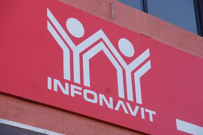 Infonavit incluye a notario de Oaxaca con fiat impugnado por presuntas irregularidades