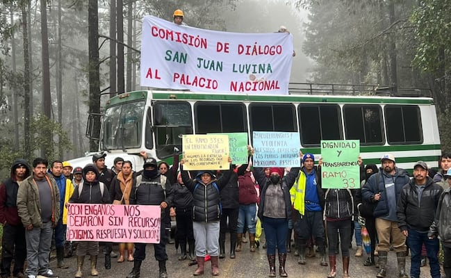 San Juan Luvina bloquea por tercer día consecutivo la carretera a Tuxtepec; exige la entrega de sus participaciones municipales
