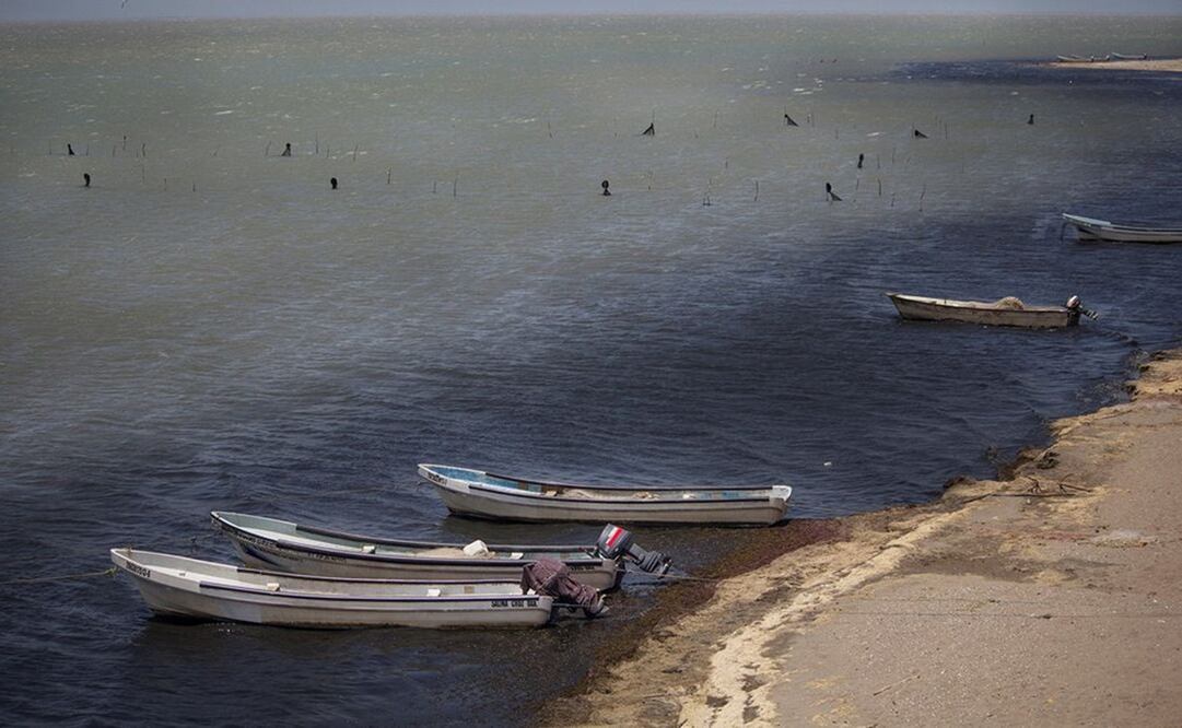 Naufragan tres pescadores de Oaxaca en el Golfo de Tehuantepec; recuperan 2 cuerpos. Foto: EFE