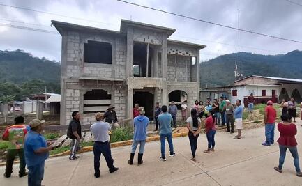 Pobladores exigen a la alcaldesa de San Miguel Chimalapa, Oaxaca, liberar recursos para dos obras en la comunidad