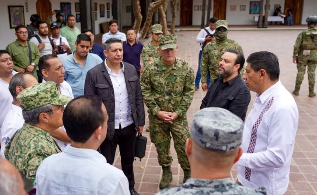 El gobernador de Oaxaca planteó un nuevo cuerpo de elementos policiales en Juchitán. Foto: Especial