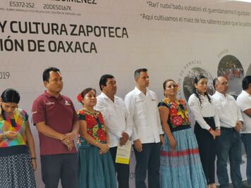 Murat visita Juchitán; inaugura proyectos que buscan el rescate de la cultura zapoteca