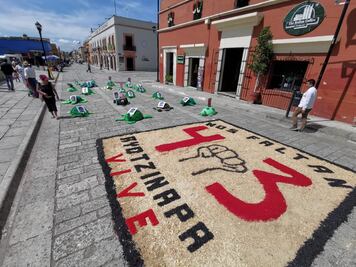 Normalistas oaxaqueños recuerdan a estudiantes de Ayotzinapa, a cinco años de su desaparición y piden justicia
