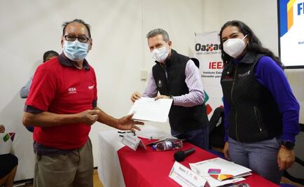 Combinando trabajo con escuela, don Timo logró acabar su primaria a los 82 años