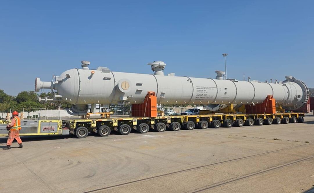 Las piezas que serán movidas hacia la refinería de Pemex en Salina Cruz. Foto: Especial