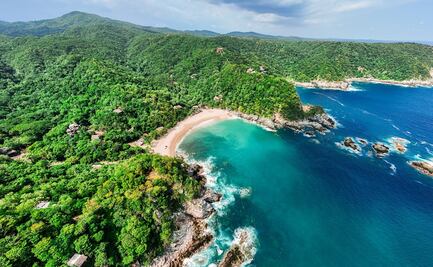 La Boquilla, la playa de Oaxaca con forma de media luna que promete desconexión total