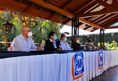 Militantes del PAN rechazan alianza con PRI y PRD en la capital de Oaxaca si el candidato es Javier Villacaña