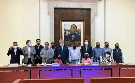 Tras ser dados por muertos, Murat y Encinas se comprometen a resarcir daños a mil comuneros de Ixcatlán, Oaxaca
