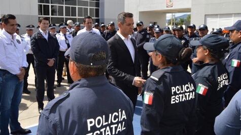 Condena Murat asesinato de 5 policías estatales en emboscada; hay 2 heridos