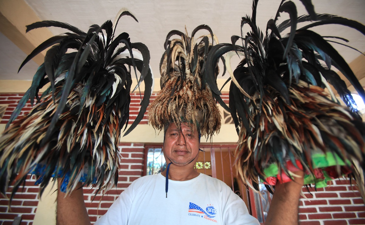 Hechura de penachos: El oficio artesanal de Pinotepa que conserva tradiciones ancestrales