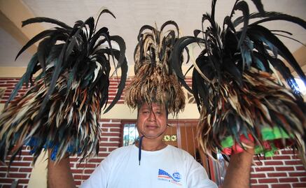 Hechura de penachos: El oficio artesanal de Pinotepa que conserva tradiciones ancestrales