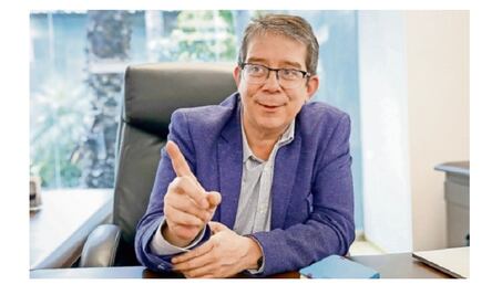 Medios públicos “huachicoleaban” recursos: Villamil