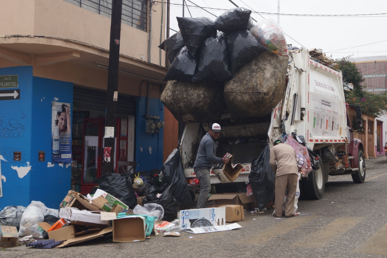 Reactivan recolección de basura en Oaxaca de Juárez por 3 meses, tras acuerdo con Zaachila