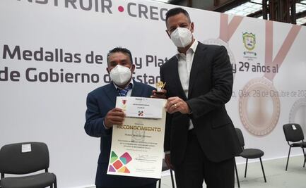 Distingue Murat a 772 trabajadores con más de 20 años en el servicio público estatal