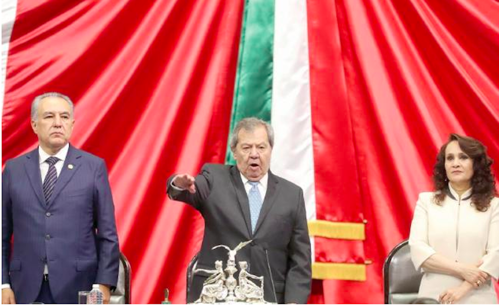 Festejan la aplanadora de Morena en Congreso