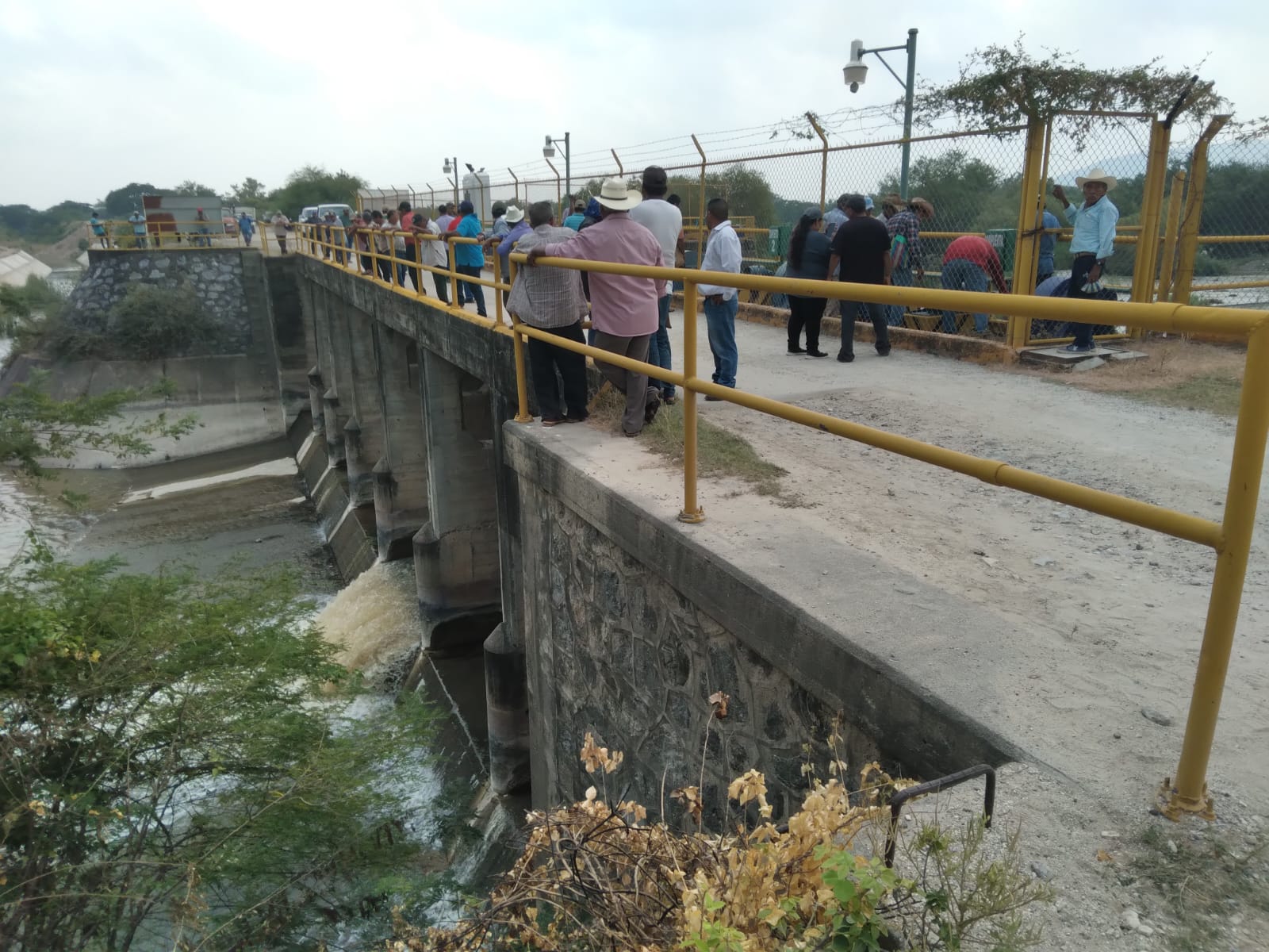 Niegan agua a campesinos de Tehuantepec en Oaxaca; abren compuertas de “Las Pilas”
