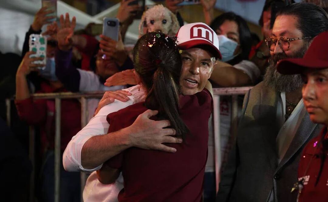 Alejandro Murat abraza a Claudia Sheinbaum en mitin de Metepec, Edomex. Foto: Diego Simón/ EL UNIVERSAL