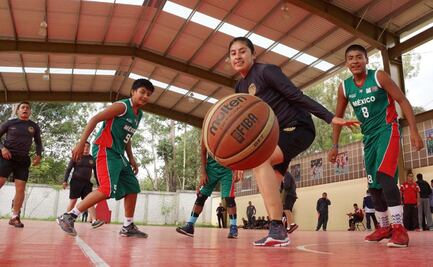 Niños triquis recomiendan a Gatell fomentar el deporte en lugar de prohibir alimentos