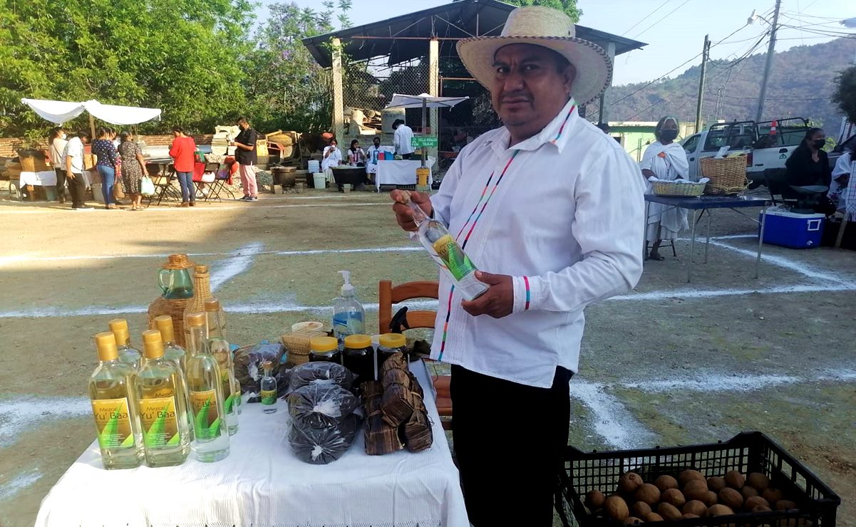 Huaraches, sombreros y mezcal. Realizan Quinta Feria Cultural de Yalálag en Sierra Norte de Oaxaca
