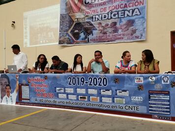 Sección 22 presenta su calendario escolar alternativo, "es resistencia pedagógica", señalan