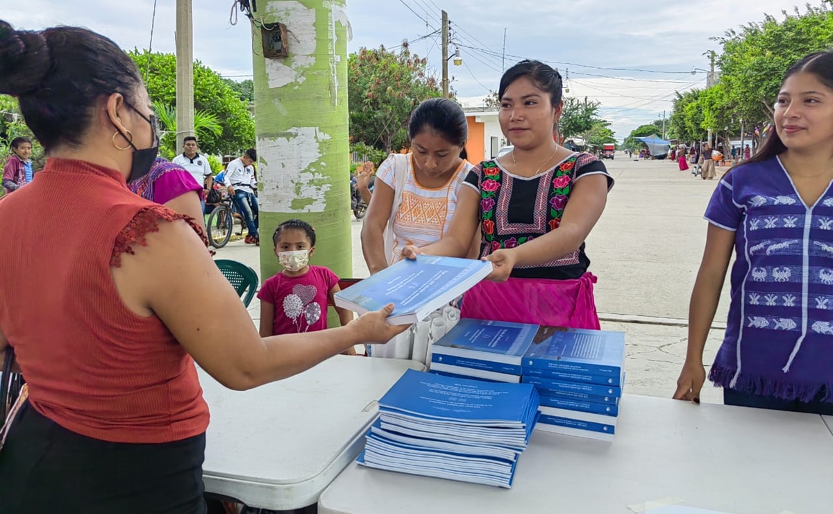 Con atlas en ombeayiüts, buscan acercar conocimiento geográfico a pueblos mareños de Oaxaca