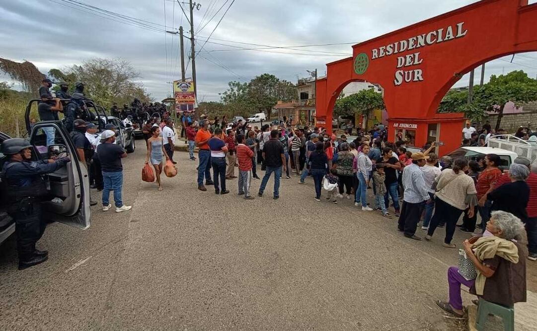 Habitantes de Tuxtepec defraudados por Coreturo logran aplazar desalojo policial. Fotos: Antonio Mundaca