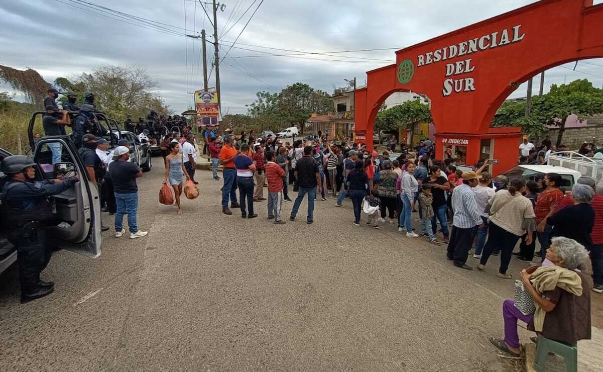 Habitantes de Tuxtepec defraudados por Coreturo logran aplazar desalojo policial. Fotos: Antonio Mundaca