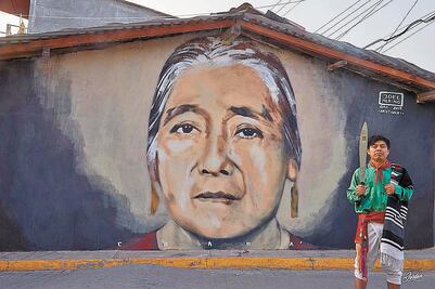 Esencia triqui regresa con murales a calles de Europa