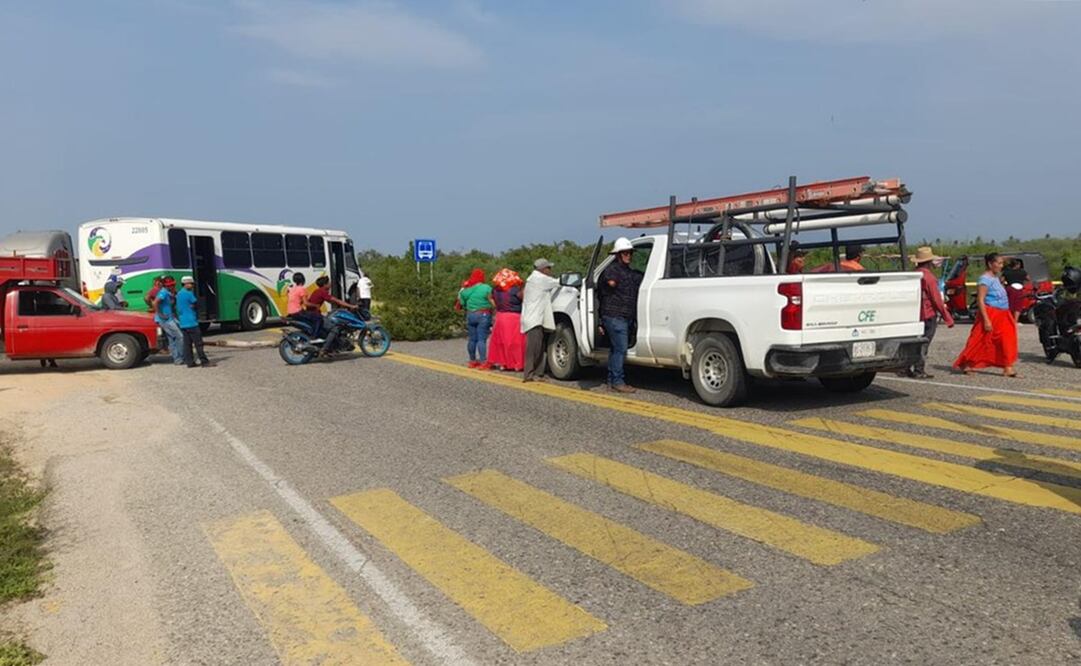 Poblaciones del Istmo, Oaxaca, protestan contra el servicio de la CFE. Foto: Especial