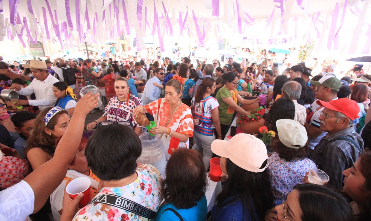 Oaxaca celebra la tradición de "La Samaritana" con aguas frescas en cuaresma. Foto: Edwin Hernández