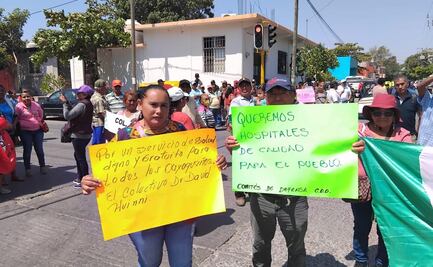 Marchan en Juchitán, Oaxaca, para exigir mejor servicio en la red hospitalaria del IMSS-Bienestar