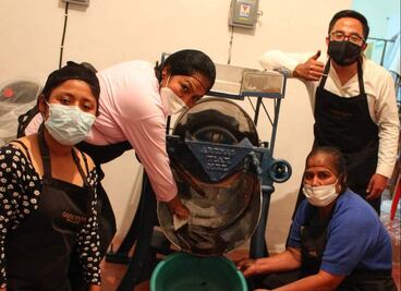 Llevan a Canadá modelo empresarial comunitario y cultura chocolatera de la Mixteca de Oaxaca