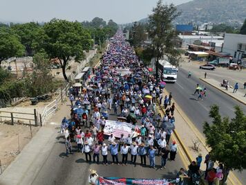 Marchan maestros contra reforma educativa