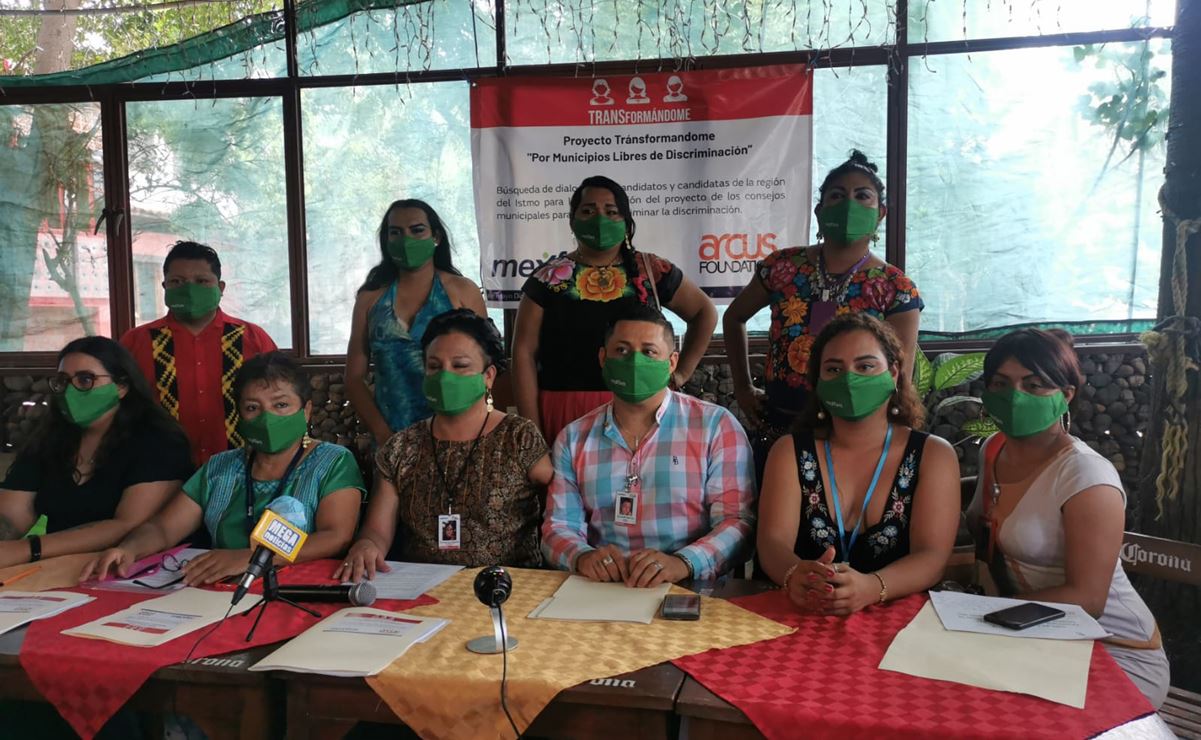 Comunidad muxe presenta a candidatos proyecto para crear consejos municipales contra la discriminación
