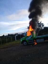 Tras operativo contra transportistas piratas, queman dos grúas en Nochixtlán