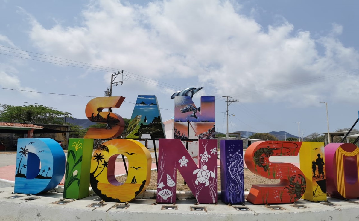 Asamblea del Pueblo de San Dionisio del Mar, Oaxaca, retuvo a personal del INE y vehículos