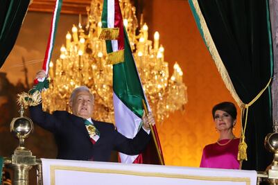 "¡Muera el clasismo, racismo y la corrupción!", grita AMLO en el Zócalo
