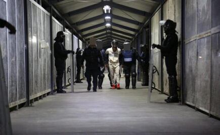 Trasladan a 140 reos de Ciudad de México a otros penales del país; 71 llegarán a Oaxaca