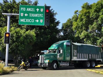 Bloquean accesos a San Sebastián Tutla; pobladores exigen obras y gasolina