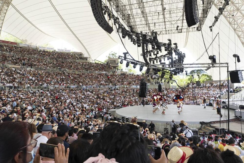 Arranca preventa para la Guelaguetza; limitan a dos boletos por persona para frenar tráfico. Foto: Mario Arturo Martínez
